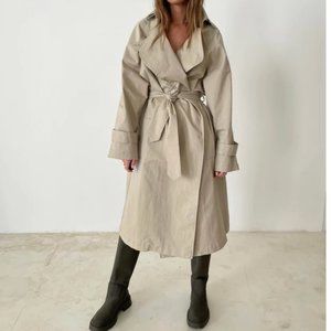 Les Basics Trench Coat in Sand